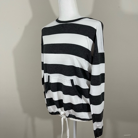 Kensie sz sm  top crew neck long sleeve gray and white sweatshirt style - Picture 1 of 11